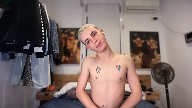 Snapshot of Cristian_Delgado chatting on 12.14.25 Cristian Delgado online show from 12.14.25