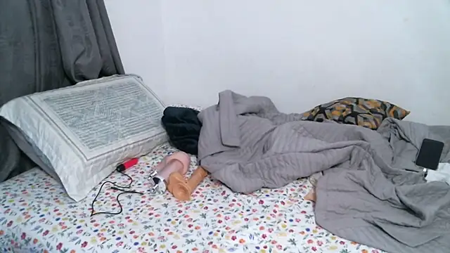 Snapshot of chicantonella chatting on 09.14.25 chicantonella online show from 09.14.25