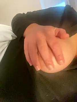 Snapshot of MorbidaMonica01 chatting on 12.19.25 MorbidaMonica01 online show from 12.19.25