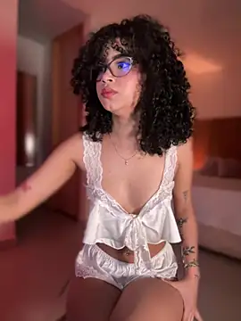 Lianh Benett online show from 02.28.25