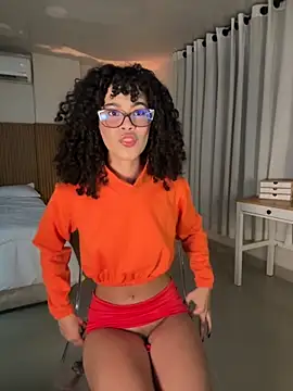 Lianh Benett online show from 11.03.25