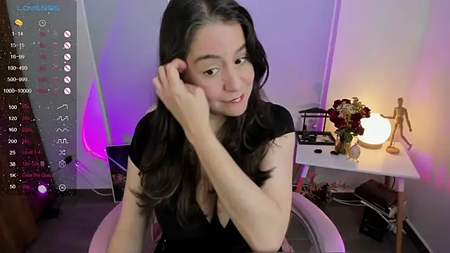 Snapshot of Tamara_m_ chatting on 05.18.26 Tamara m online show from 05.18.26