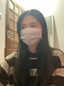 Snapshot of -hanime- chatting on 12.17.24 -hanime- online show from 12.17.24