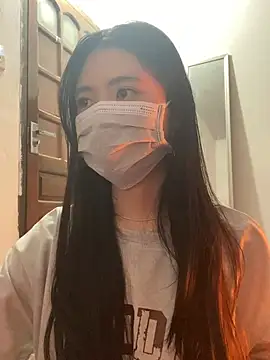 Snapshot of -hanime- chatting on 12.18.24 -hanime- online show from 12.18.24