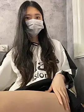 Snapshot of -hanime- chatting on 12.26.24 -hanime- online show from 12.26.24