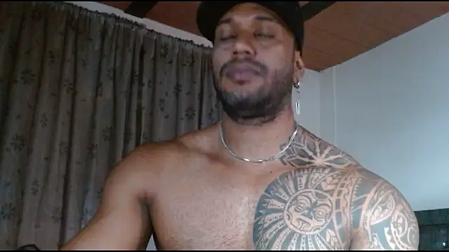 Snapshot of manolofitt chatting on 05.10.26 manolofitt online show from 05.10.26