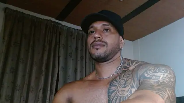 Snapshot of manolofitt chatting on 05.12.26 manolofitt online show from 05.12.26