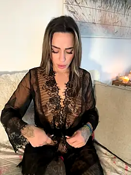 Snapshot of Alisa-Marie chatting on 11.16.25 Alisa-Marie online show from 11.16.25