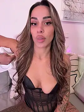 Snapshot of Alisa-Marie chatting on 12.20.25 Alisa-Marie online show from 12.20.25