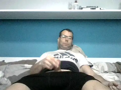 Snapshot of SEBIX-35 chatting on 11.18.25 SEBIX-35 online show from 11.18.25