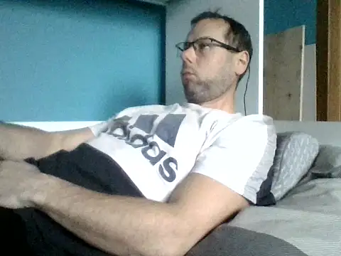 Snapshot of SEBIX-35 chatting on 11.20.25 SEBIX-35 online show from 11.20.25