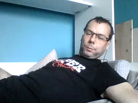 Snapshot of SEBIX-35 chatting on 11.21.25 SEBIX-35 online show from 11.21.25