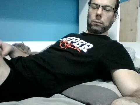 Snapshot of SEBIX-35 chatting on 11.24.25 SEBIX-35 online show from 11.24.25