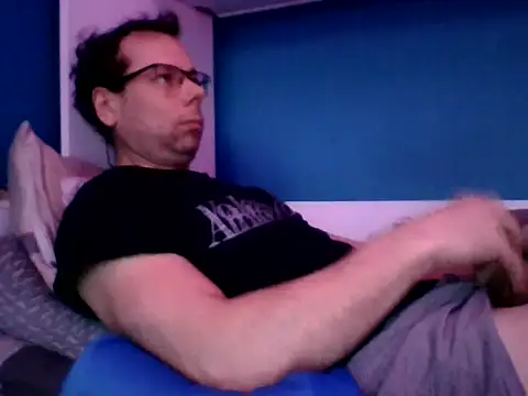 Snapshot of SEBIX-35 chatting on 02.15.26 SEBIX-35 online show from 02.15.26