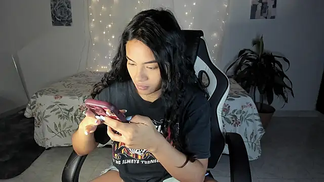 Riana Kean online show from 10.27.25