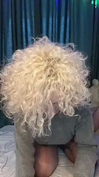 MrMrsRight online show from 12.17.24