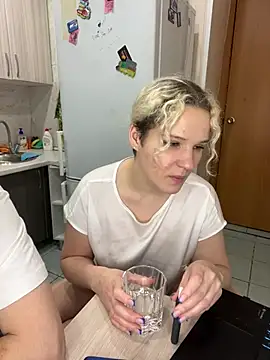 MrMrsRight online show from 02.06.25