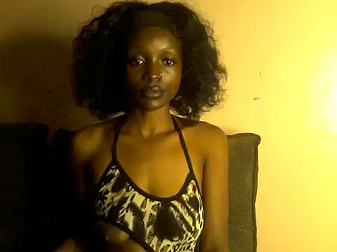 Snapshot of petite_clara24 chatting on 04.29.26 petite clara24 online show from 04.29.26
