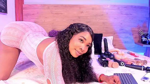 Aliisson Cruz online show from 11.04.25