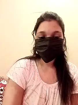 Snapshot of Beauty-khan chatting on 11.19.25 Beauty-khan online show from 11.19.25