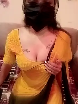 Snapshot of Beauty-khan chatting on 11.20.25 Beauty-khan online show from 11.20.25