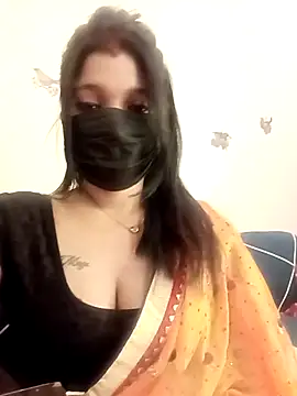 Snapshot of Beauty-khan chatting on 12.20.25 Beauty-khan online show from 12.20.25