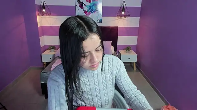 Snapshot of Alli_cooper chatting on 12.13.24 Alli cooper online show from 12.13.24