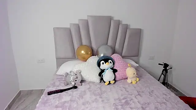 Snapshot of Alli_cooper chatting on 02.18.25 Alli cooper online show from 02.18.25