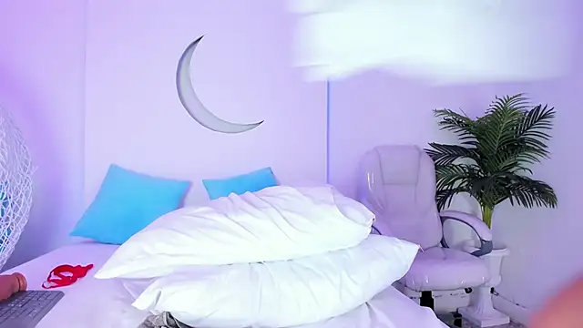 MiaCollson online show from 03.04.25