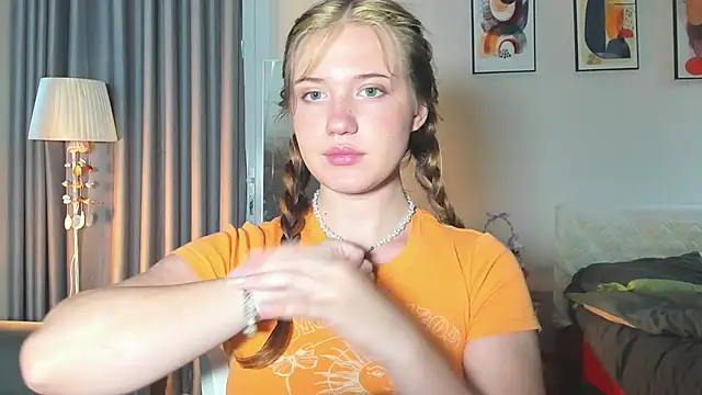 HanahCute online show from 02.23.25