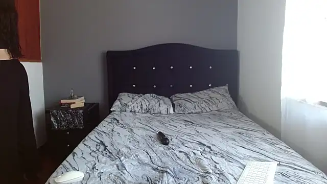 Snapshot of Emilia_1995 chatting on 12.01.25 Emilia 1995 online show from 12.01.25