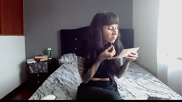 Snapshot of Emilia_1995 chatting on 12.03.25 Emilia 1995 online show from 12.03.25