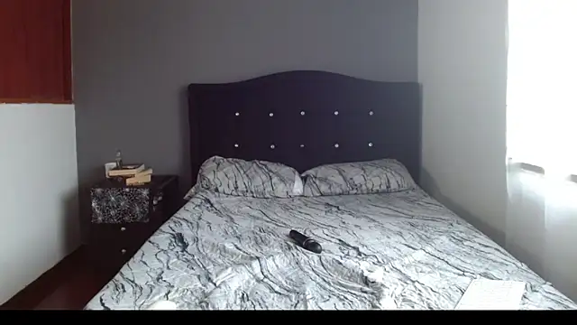 Snapshot of Emilia_1995 chatting on 12.19.25 Emilia 1995 online show from 12.19.25