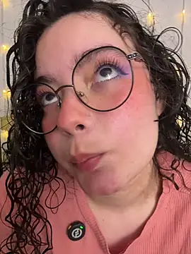 Snapshot of Antoniart_ chatting on 10.28.25 Antoniart online show from 10.28.25