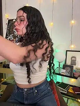 Snapshot of Antoniart_ chatting on 11.19.25 Antoniart online show from 11.19.25