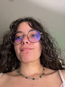 Snapshot of Antoniart_ chatting on 12.04.25 Antoniart online show from 12.04.25