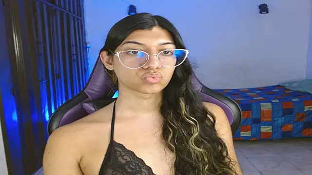 engielphoenis14 online show from 10.29.25