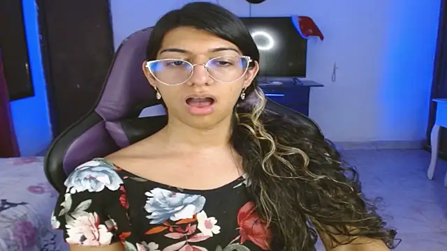 engielphoenis14 online show from 12.15.25