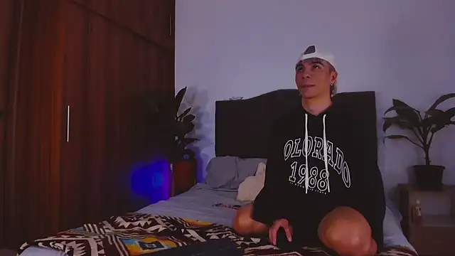 2gays 1Str8 online show from 01.05.25