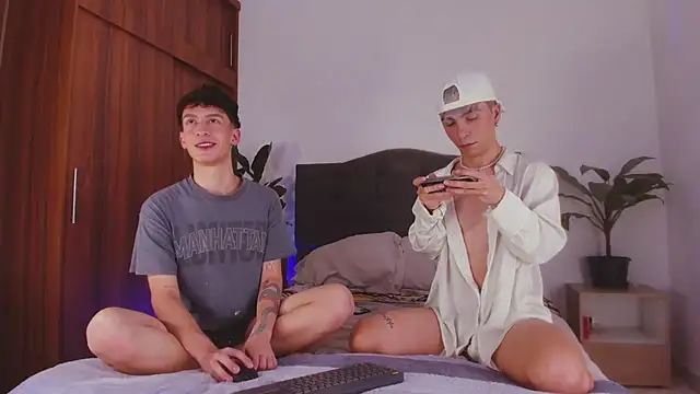 2gays 1Str8 online show from 01.23.25