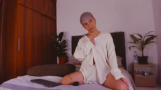 2gays 1Str8 online show from 01.31.25