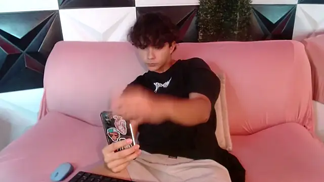 Snapshot of Dani_cumboy chatting on 12.17.24 Dani cumboy online show from 12.17.24