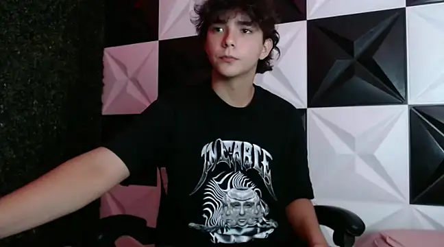 Snapshot of Dani_cumboy chatting on 12.20.24 Dani cumboy online show from 12.20.24