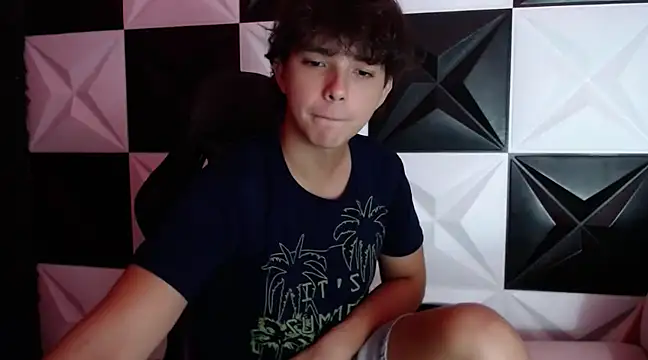 Snapshot of Dani_cumboy chatting on 12.21.24 Dani cumboy online show from 12.21.24