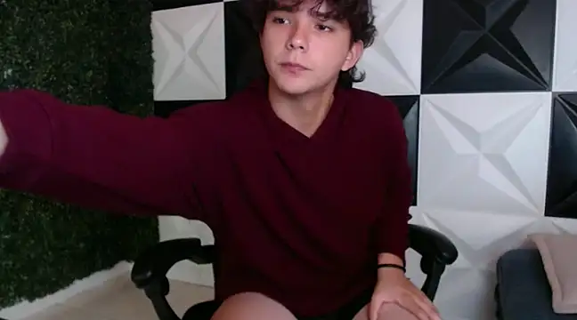 Snapshot of Dani_cumboy chatting on 12.28.24 Dani cumboy online show from 12.28.24