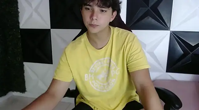 Snapshot of Dani_cumboy chatting on 12.31.24 Dani cumboy online show from 12.31.24