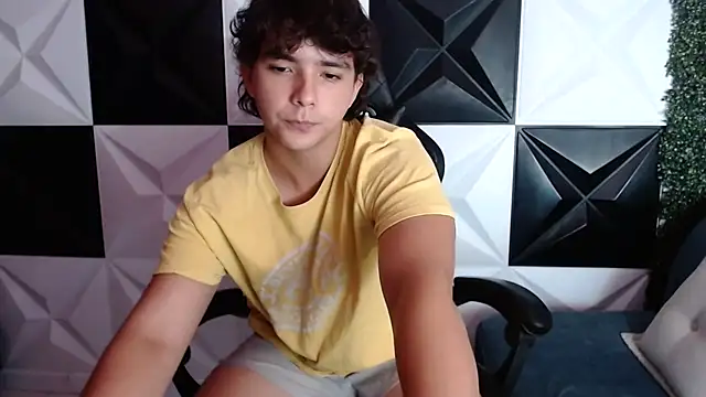 Snapshot of Dani_cumboy chatting on 01.05.25 Dani cumboy online show from 01.05.25