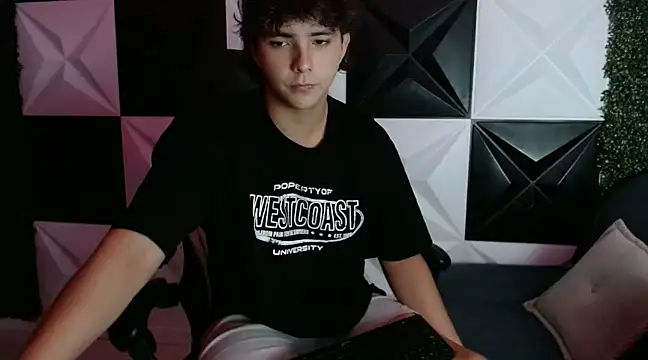 Snapshot of Dani_cumboy chatting on 01.12.25 Dani cumboy online show from 01.12.25