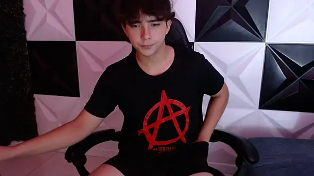 Snapshot of Dani_cumboy chatting on 01.19.25 Dani cumboy online show from 01.19.25