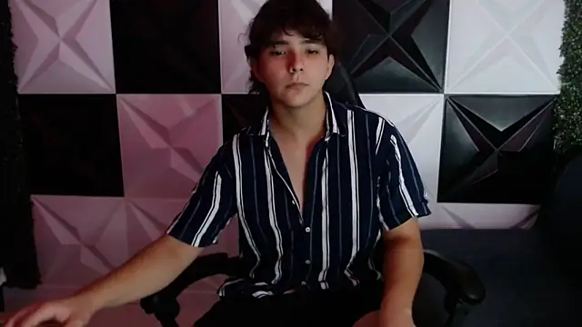 Snapshot of Dani_cumboy chatting on 01.22.25 Dani cumboy online show from 01.22.25